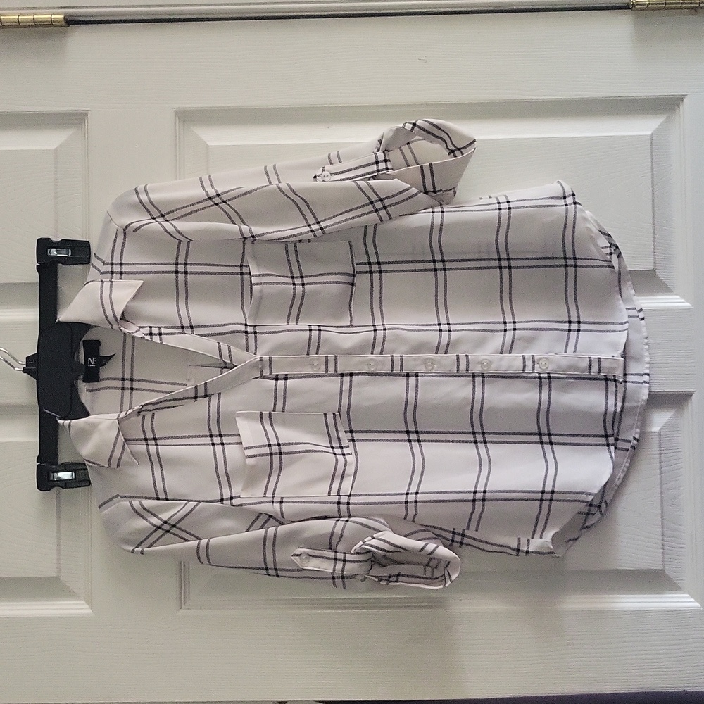 iZ Byer Blouse Size XSmall 3/4 Roll Tab Sleeve Blouse